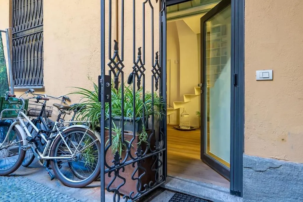 Duomo 8 Min Walk - Sauna Privata, Design & Wi-Fi Milan Apartment