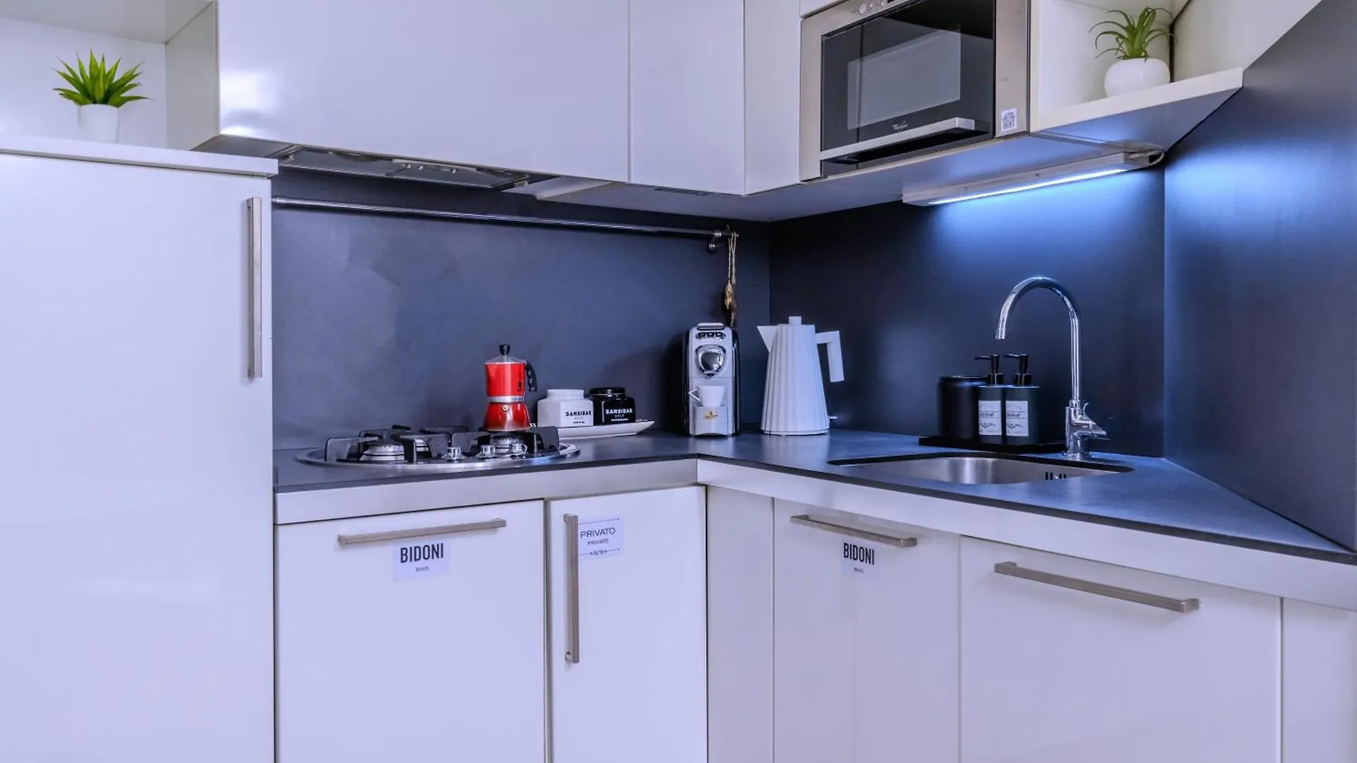 Apartment Duomo 8 Min Walk - Sauna Privata, Design & Wi-Fi Milan Italy